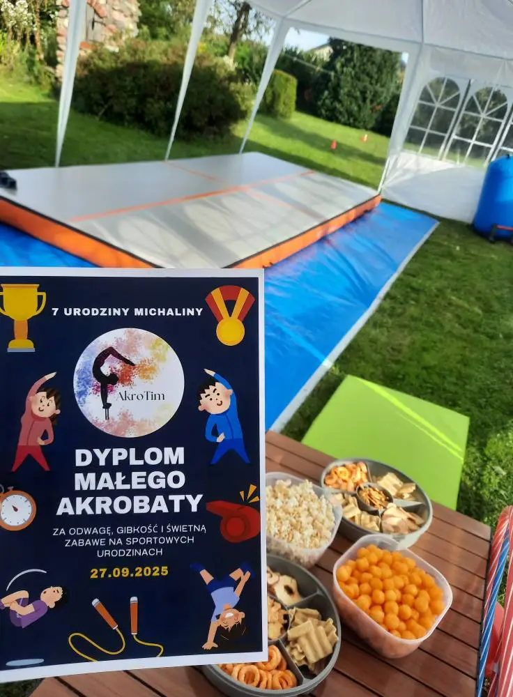 Sportowe urodziny z akrobatyką - zdjęcie 10